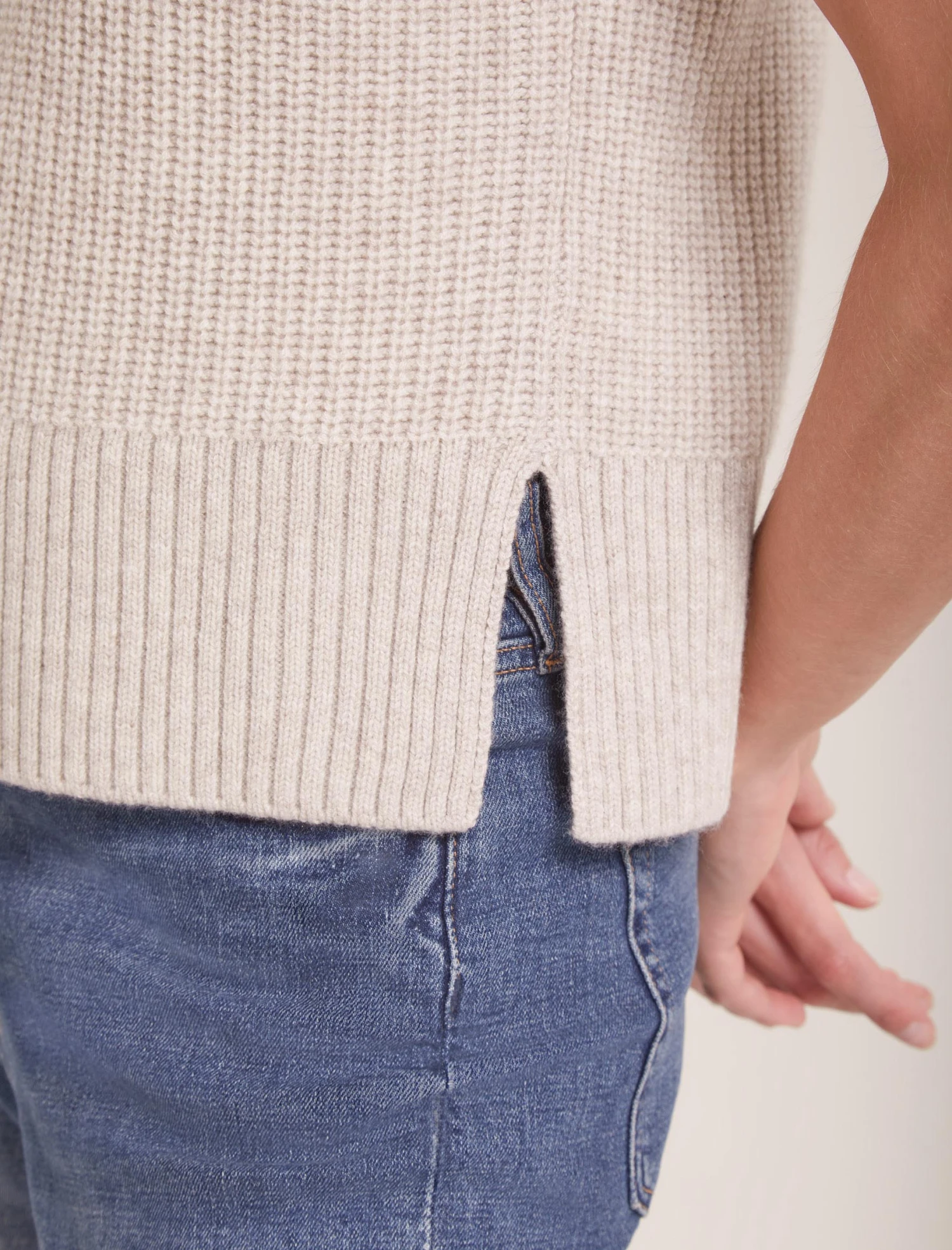 Janie Cashmere Blend Funnel Neck Sleeveless Jumper - Oatmeal 4 Janie Cashmere Blend Funnel Neck Sleeveless Jumper - Oatmeal - Image 4